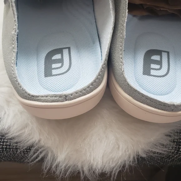 Stylish Green Gray Mules - Picture 3 of 9